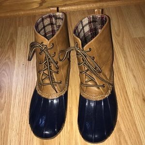 Rain boots/ duck boots